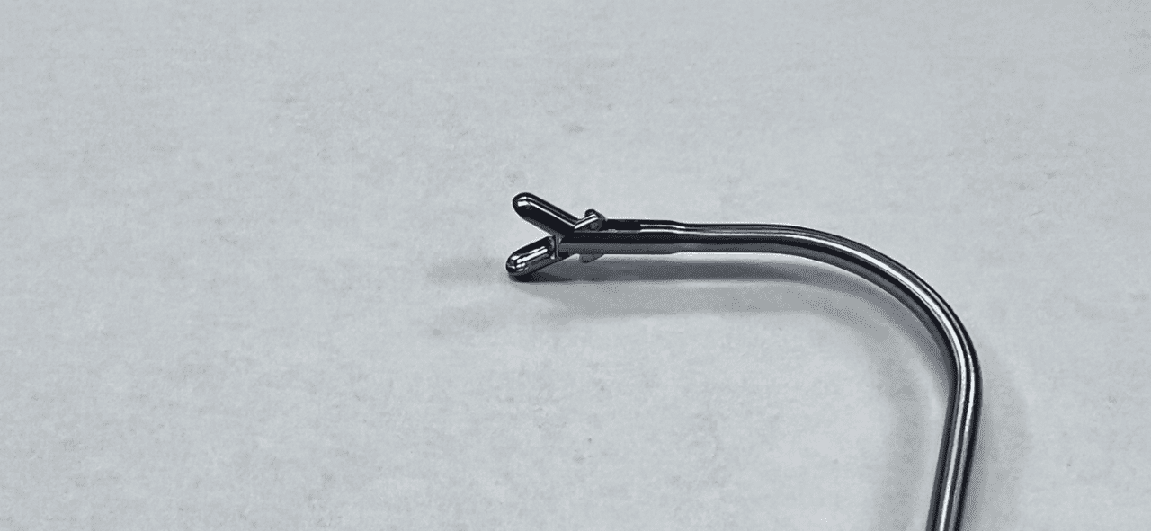 A black and white photo of a SINUS GIRAFFE FORCEP.