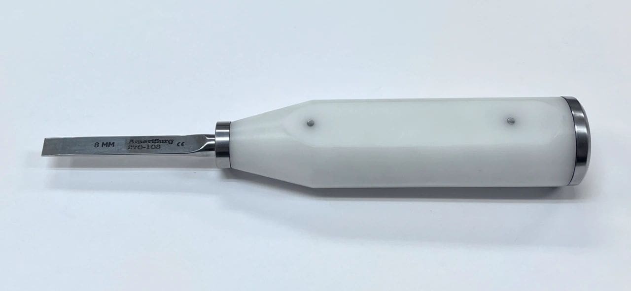 MORELAND TYPE THIN OSTEOTOME 8MM X 7.75" WHITE DELRIN HANDLE w STRAIGHTIKE PLATE (2421-03)