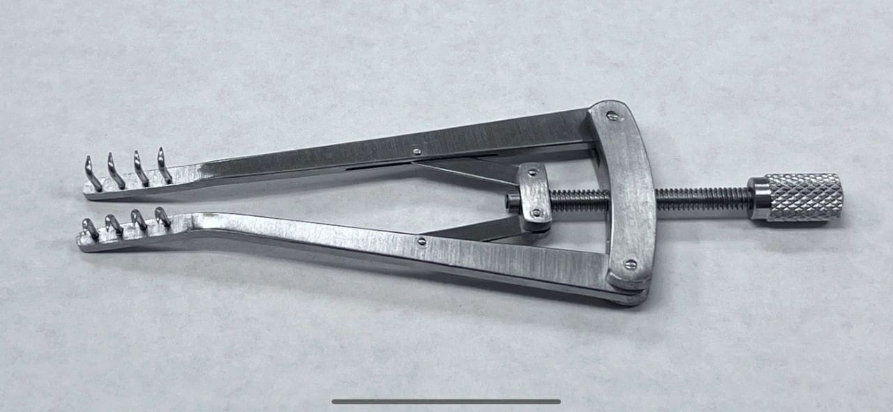 ALM RETRACTOR SHARP 4X4 2 3/4"