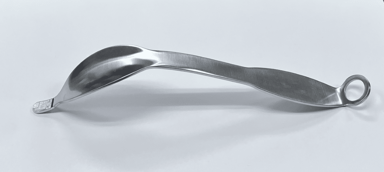 A COBRA RETRACTOR, MEDIUM on a white surface.