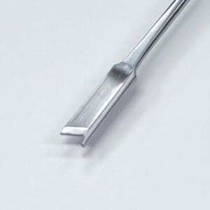 A MORELAND TYPE CEMENT SPLITTING OSTEOTOME, 10mm on a white surface.