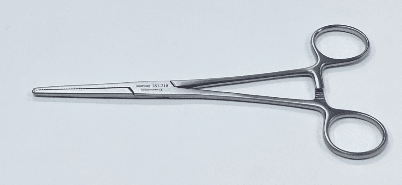A ROCHESTER OCHSNER FORCEP, STRAIGHT on a white surface.